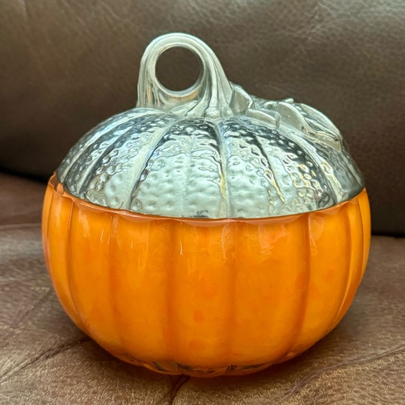 White Barn Glass Pumpkin 3 Wick Candle Holder with Metal Lid - Picture 6 of 13
